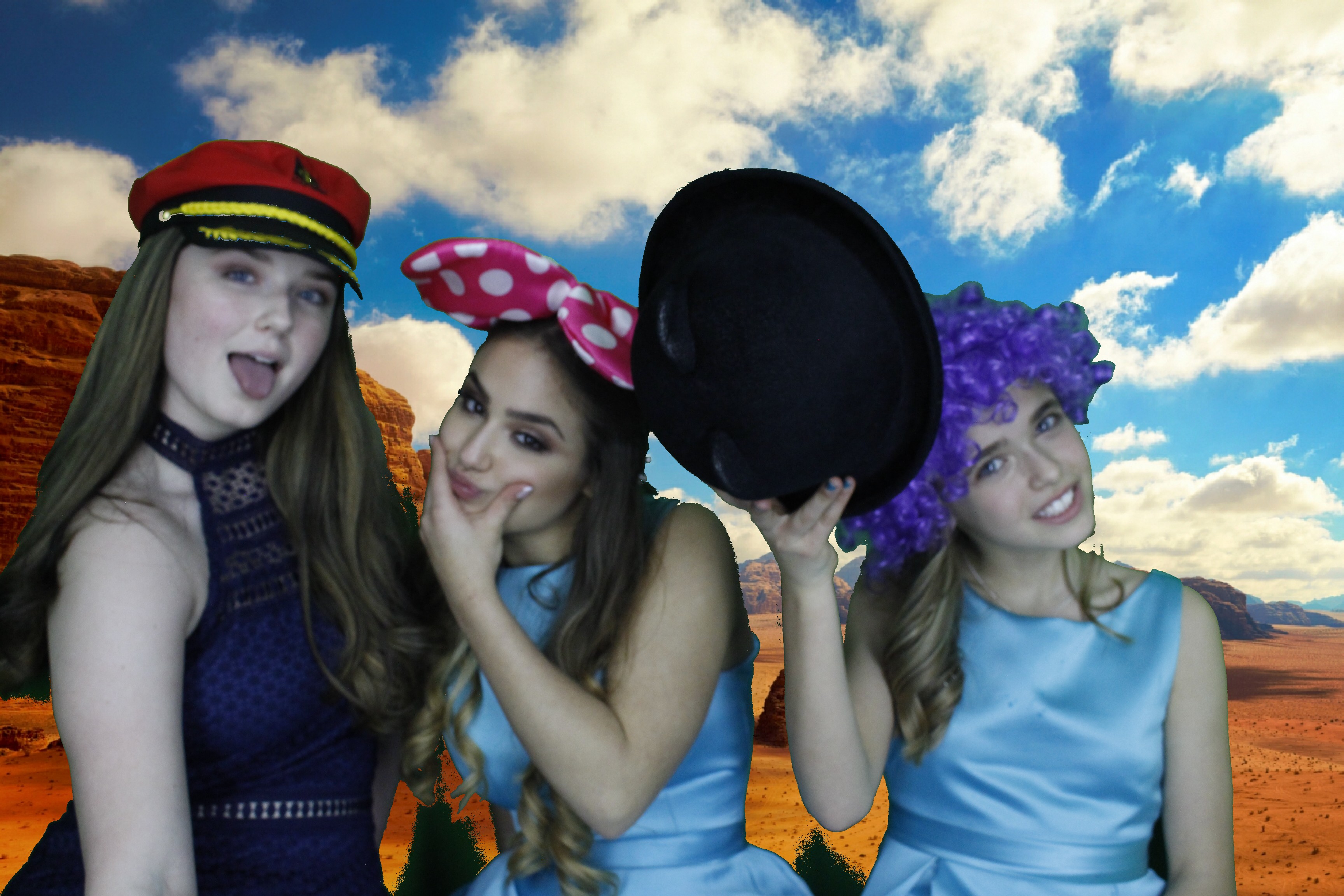 Mr & Mrs Mills | View more photos from the event at gallery.myphotoboothexperience.co.uk/u/MyPhotoBoothExperienceLtd/Mr-Mrs-Mills